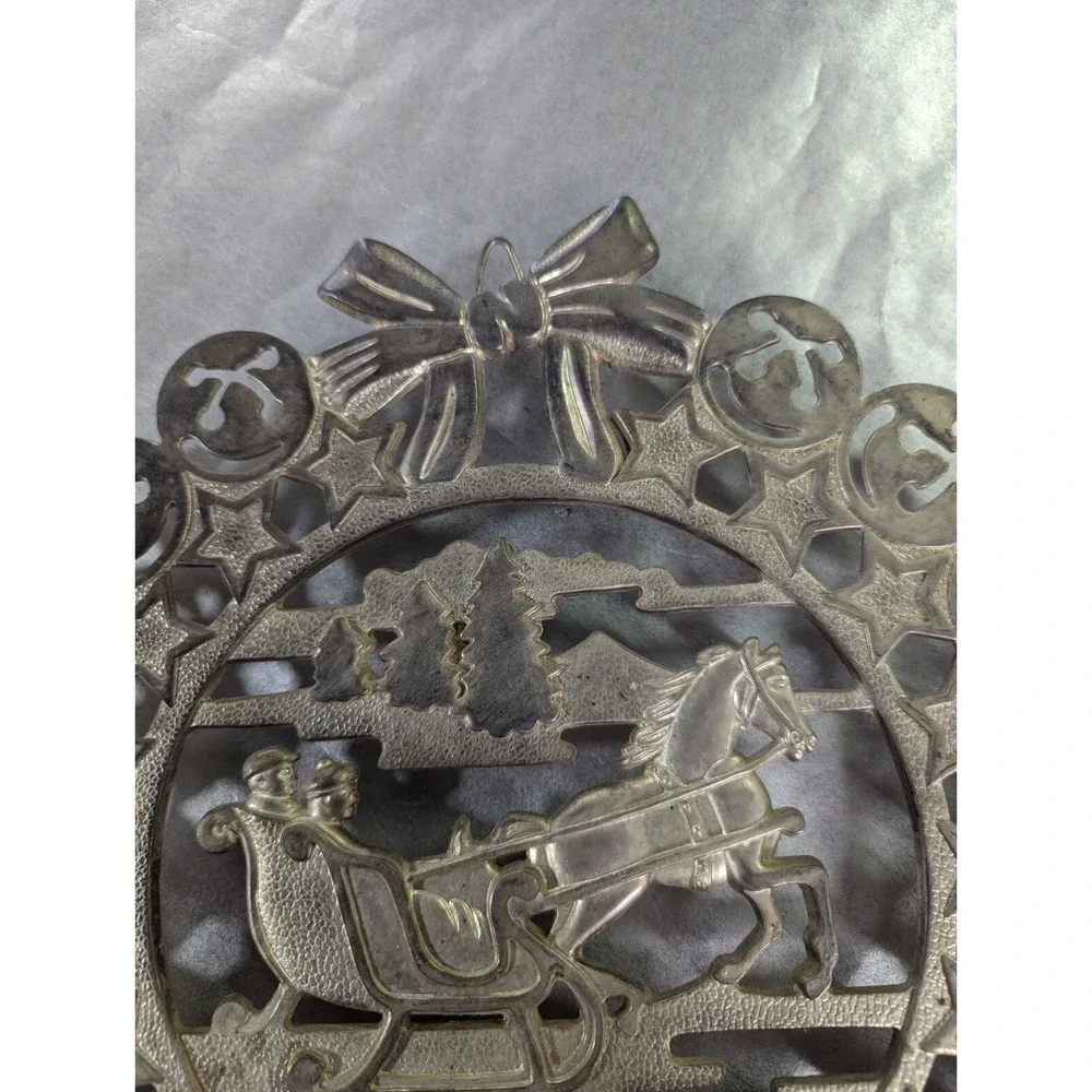 Godinger silver Christmas trivet wreath style horse carriage sleigh stars bells‎